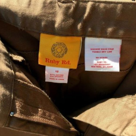 Ruby Rd Women's Capri Pants Brown Embroidered Cuff Size 12 - Picture 6 of 8